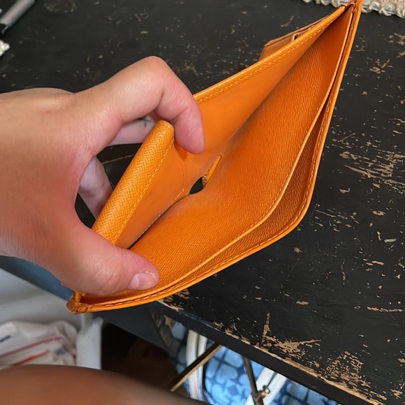 Louis Vuitton creamsicle orange epi leather conpact bifold wallet, like new - Picture 7 of 9